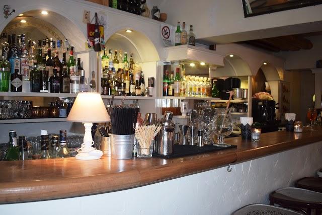 Agua* Restaurant Cocktail bar Showroom